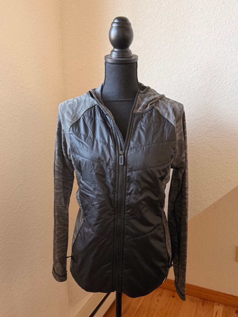 Smartwool Women's Black and Gray Utility Jacket